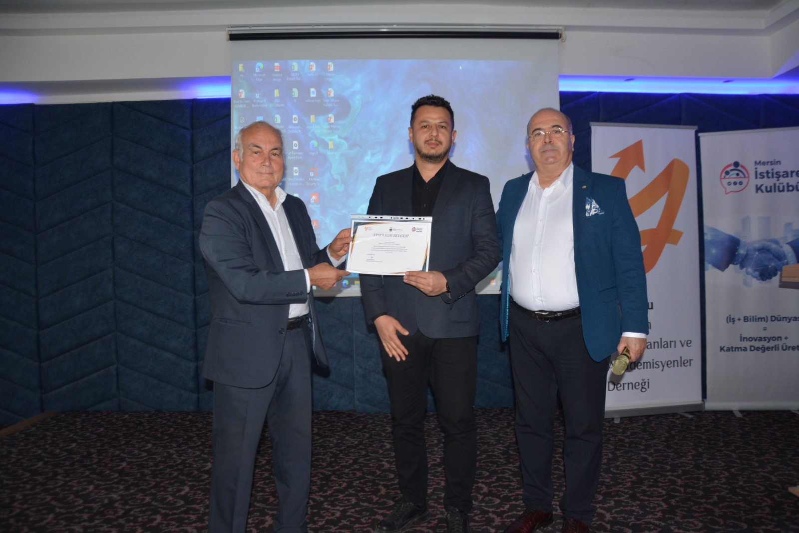 Mersin İstişare Kulübü, Kasım ayı toplantısında çevre ve atık yönetimi konularını ele aldığı “Çevre Sorunları ve Çözüm Önerileri” başlıklı bir buluşma gerçekleştirdi.