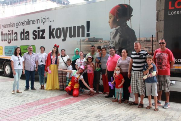 Lösev İyilikler Tırı Mersin'de (Fotoğraf: Epochtimes /  G. Hakan Koçman)