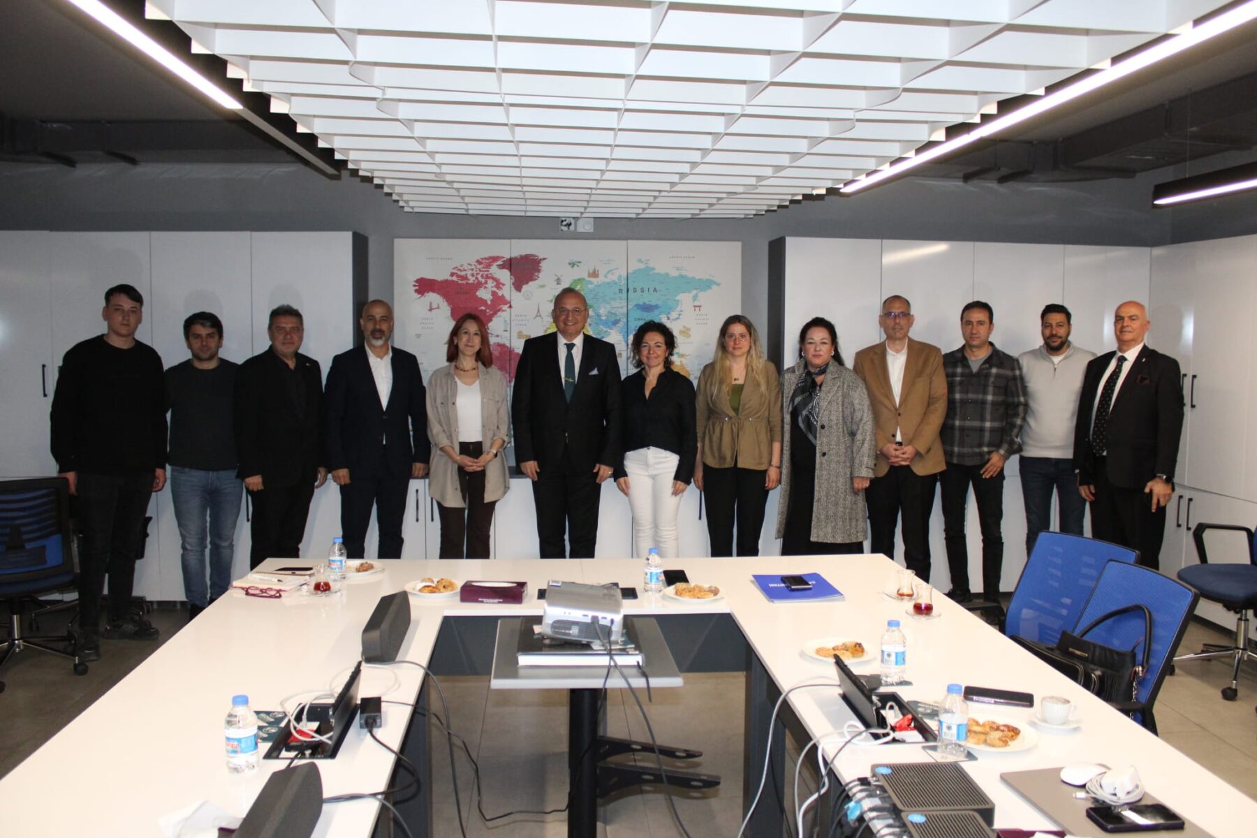 Mersin Lojistik Okulları projesinin sektöre tanıtılması amacıyla sektör firmalarıyla bir toplantı gerçekleştirildi.