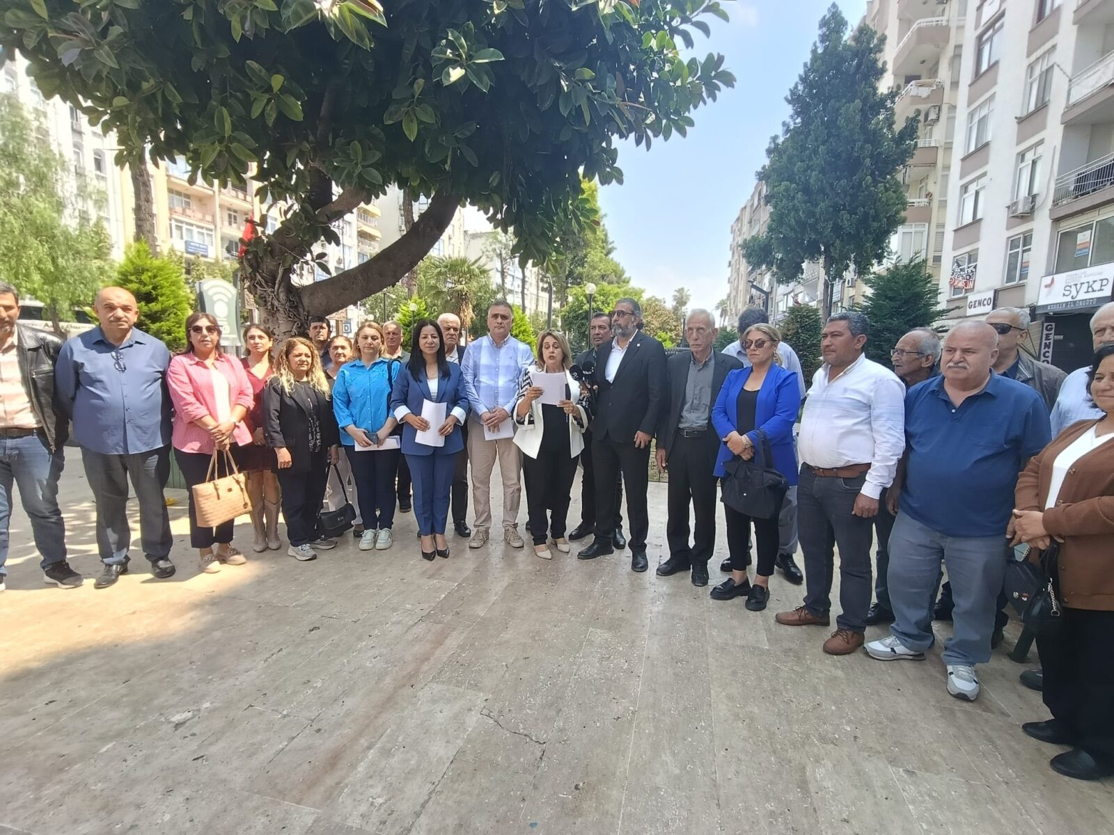 Mersin muhtar dernekleri, artan şiddet olaylarına karşı ortak basın açıklaması yaptı.