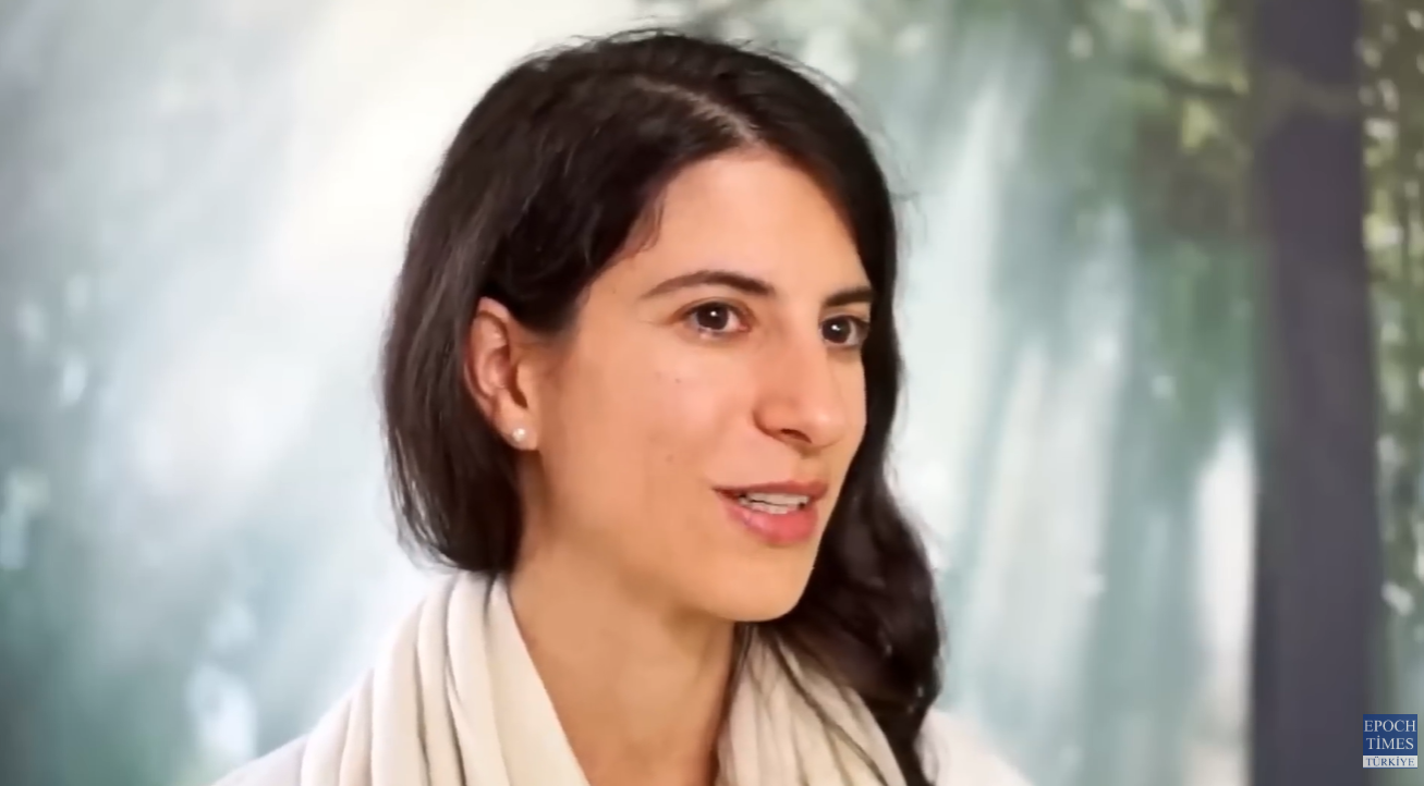 Manuela Fazzi. Fotoğraf Almanca Empirische Jenseitsforschung Youtube Kanalının izniyle alınmıştır.