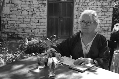 Prof. Dr. İoanna Kuçuradi (Foroğraf: Plüton)
