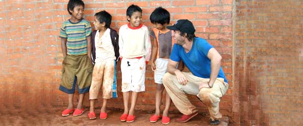 Tom's bu güne kadar ihtiyacı olan 2 milyon  çocuğa ayakkabı hediye etti.