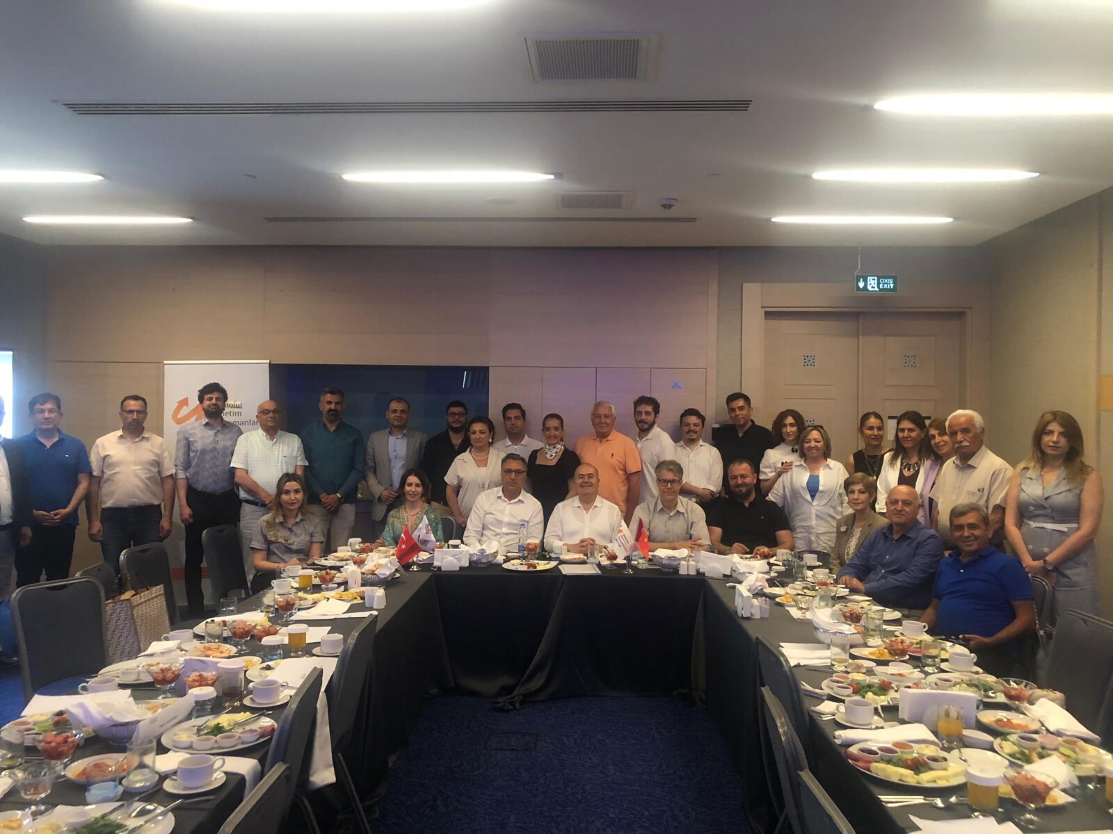 Mersin İstişare Kulübü (MİK) Mayıs 2025 toplantısı. (Fotoğraf: Hikmet Düzgün)