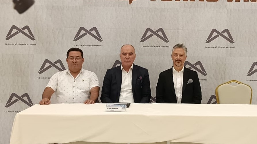 Turnuva Koordinatörü Harun Küçükkılınç, TSF Mersin İl Temsilcisi Ömer Faruk Ercan, TSF Eğitim Kurulu Başkanı Gürkan Aydeniz (Fotoğraf: G. Hakan Koçman, The Epoch Times Türkiye)