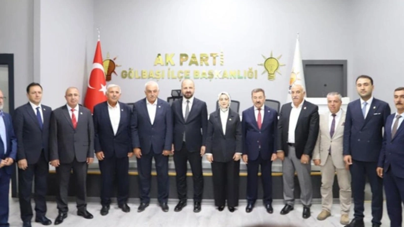 CHP’den istifa eden 6 meclis üyesi AKP’ye geçti (Fotoğraf: AKP Gölbaşı İlçe Başkanlığı x hesabı)