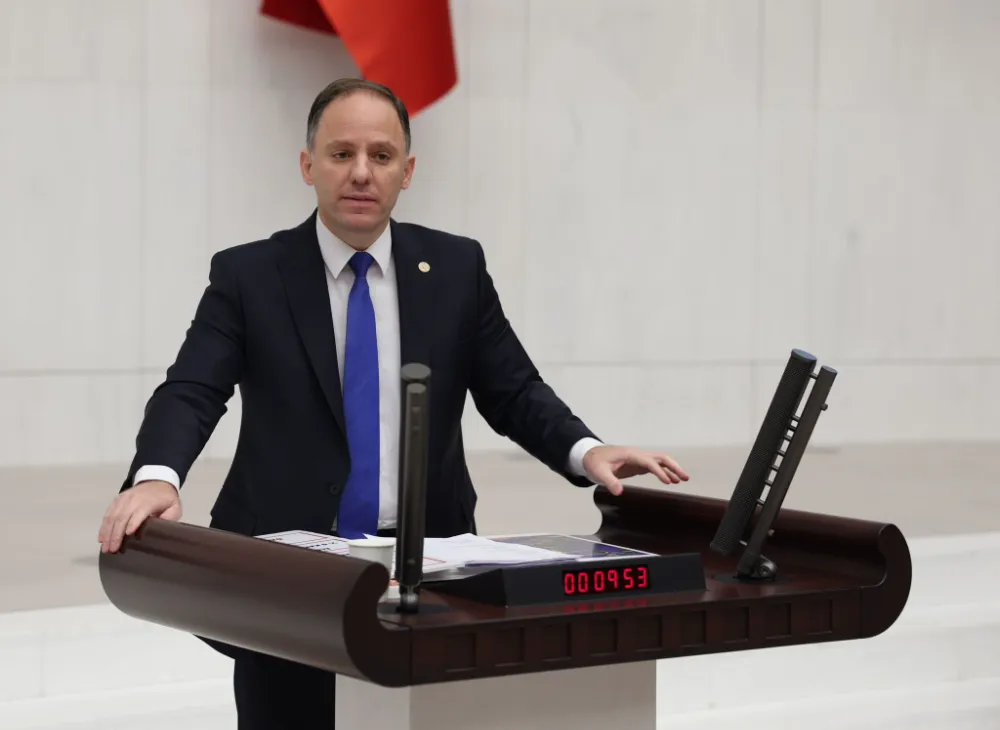YENİ Partili Deniz Yavuzyılmaz'dan özelleştirme tepkisi. (Fotoğraf: D.Yavuz x hesabı)