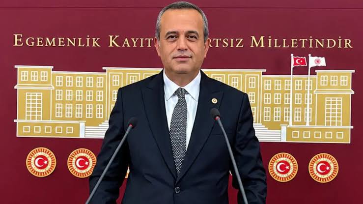 DEVA Partili Ertuğrul Kaya İstifa etti Meclis'te "Yeni Yol" grubu düştü. (Fotoğraf: Ertuğrul Kaya x hesabı)