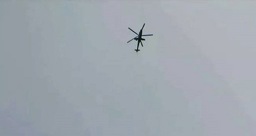 Hava saldırısı sırasında helikopterlerden varil bombası bırakıldı (İHA)
