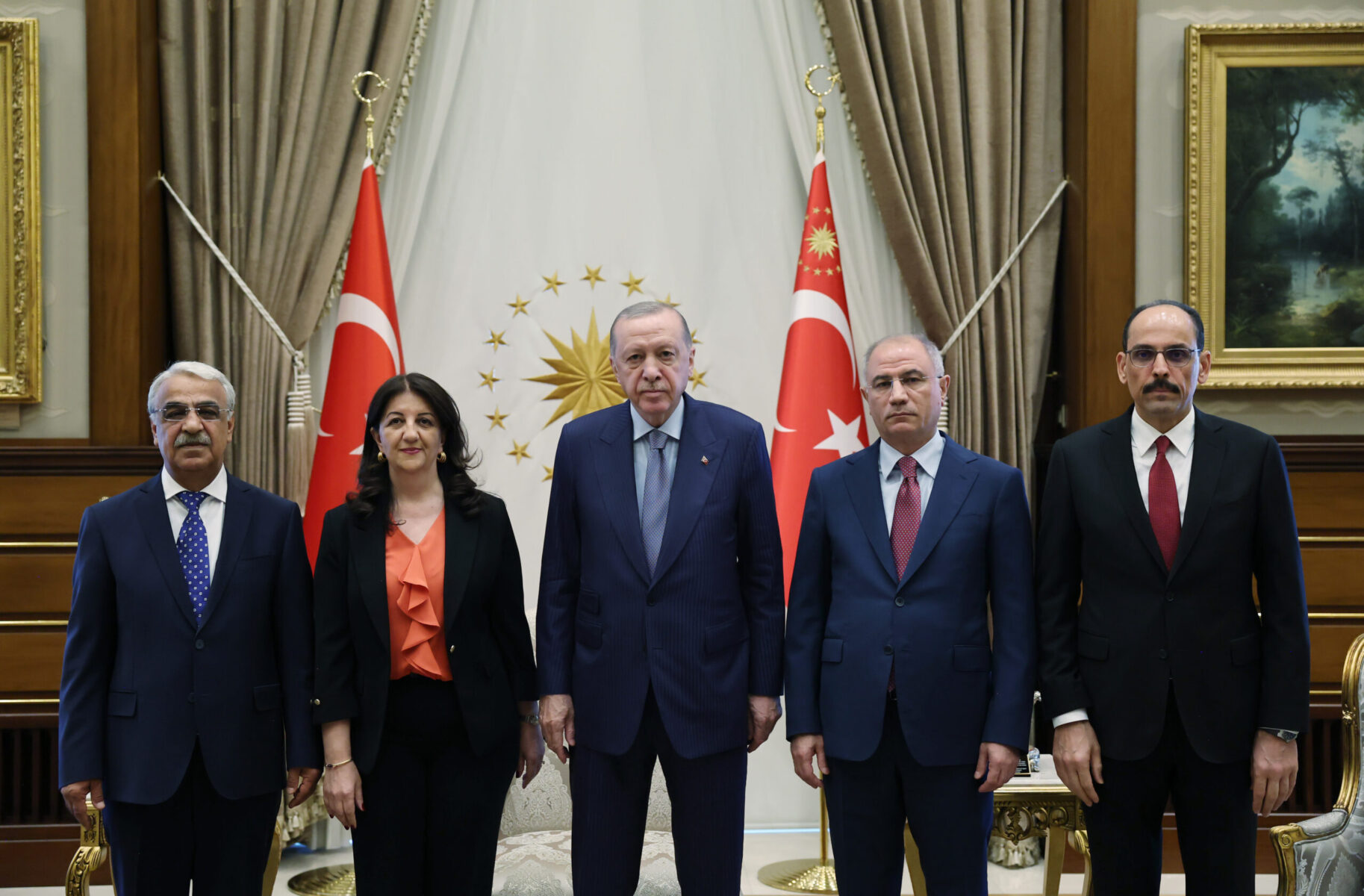 AK Parti Genel Başkanvekili Efkan Ala İmralı Heyeti ile görüştü. (Fotoğraf: TC Cumhurbaşkanlığı sitesi)
