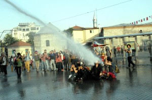 Taksim'deki eyleme polis müdahalesi (Kaynak: İHA)