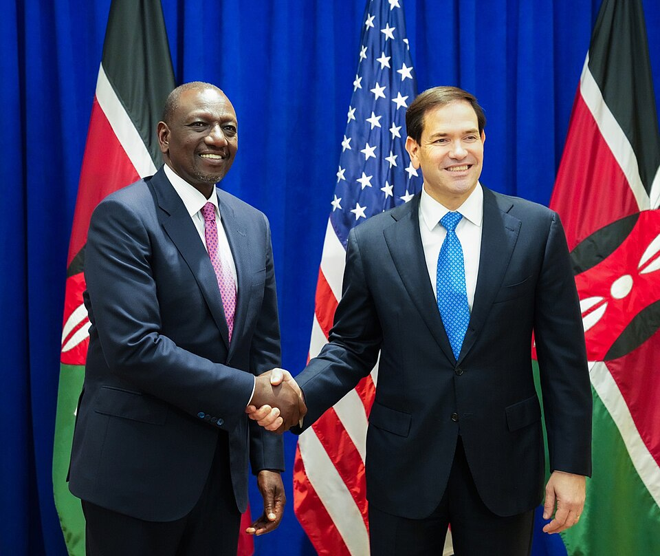 ABD Dışişleri Bakanı Marco Rubio, Kenya Cumhurbaşkanı William Ruto ile New York'ta görüştü. 24 Eylül 2025. (Fotoğraf: ABD Dışişleri Bakanlığı, Freddie Everett, Wikimedia)