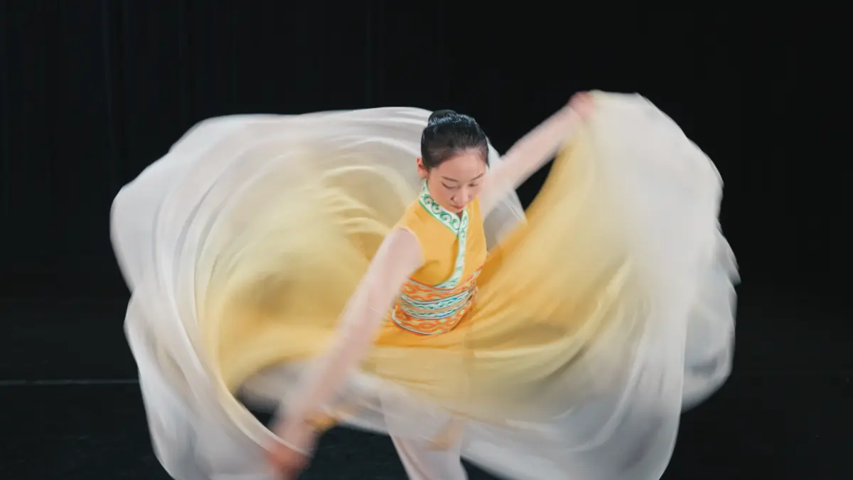 Baş dansçı Angela Lin sahnede performans sergiliyor. (Fotoğraf: Paulio Shakespeare, NTD) 
