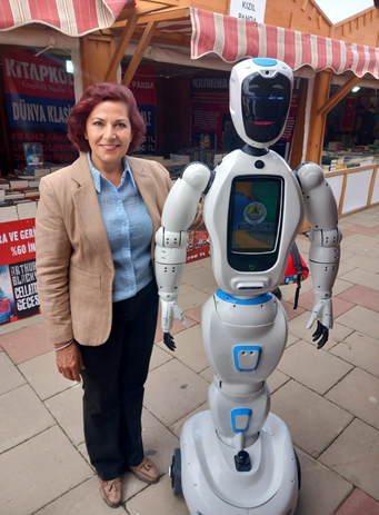 Erdemli 4. Kitap Fuarı ve İlber Ortaylı’yı Anma Etkinliğinde Robot ADA ziyaretimize geldi.