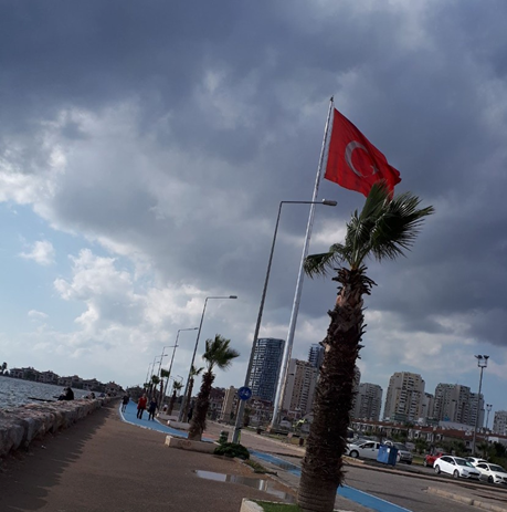 İzmir’in kurtuluşunun 104. yılı kutlu olsun. (Fotoğraf: Şerife Eser)