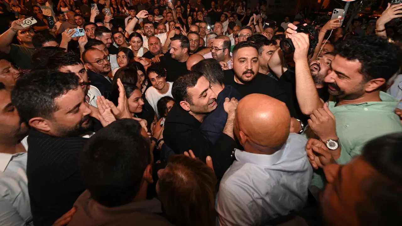 Beyoğlu Belediye Başkanı İnan Güney tahliye oldu. (Fotoğraf: Özgür Çelik X hesabı)