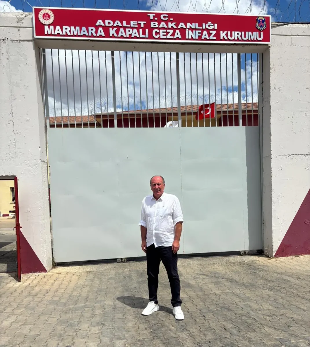 Muharrem İnce Silivri'de Ekrem İmamoğlu'nu ziyaret etti. (Fotoğraf: Muharrem İnce x hesabı)