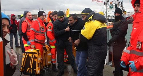 Türk kargo gemisi batıı. 11 mürettebattan 8’inin kurtarıldığı, üç kişinin arama çalışmalarının devam ettiği duyuruldu (İHA)