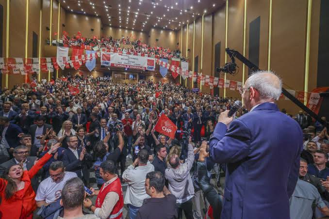 Kılıçdaroğlu, Sarıyer Ayazağa'da bulunan Rauf Denktaş Kültür Merkezi (Fotoğraf: CHP x hesabı)