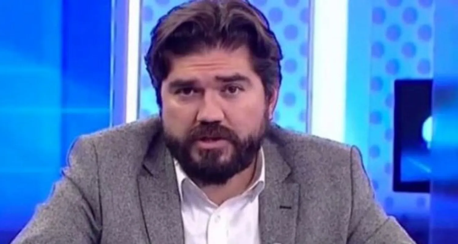 Gazeteci Rasim Ozan Kütahyalı tahliye edildi. (Fotoğraf: Beyaz TV)