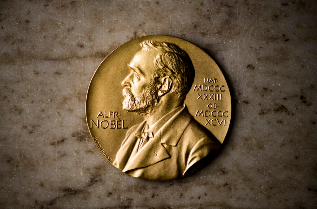 2026 Nobel ödülleri tam listesi belli oldu. Bilim edebiyat ve barışın zirvesindeki isimler kimler? (Görsel: The Nobel Prize)
