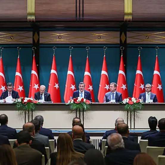 Hazine ve Maliye Bakanı Şimşek OVP sonrası konuştu. (Fotoğraf: İletişim Başkanlığı x hesabı)