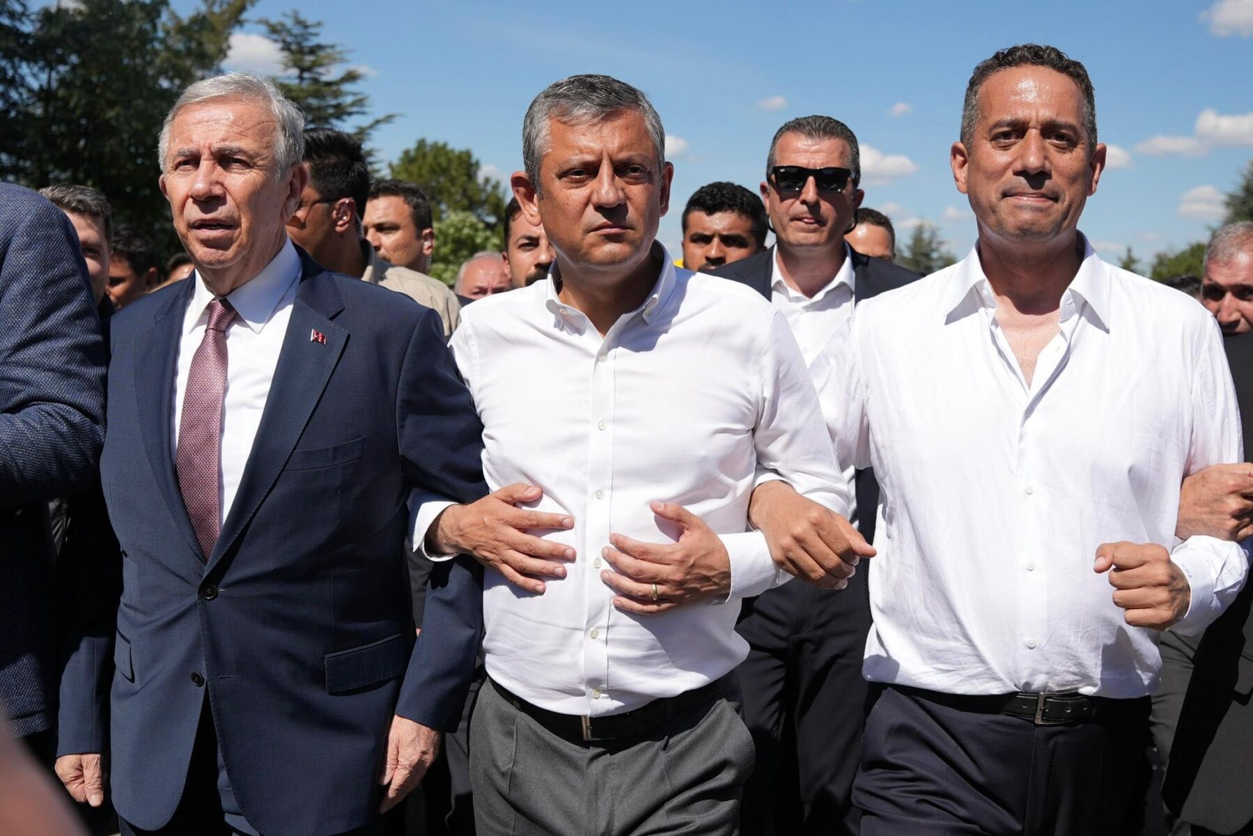 (Fotoğraf: Özgür Özel X Hesabı)