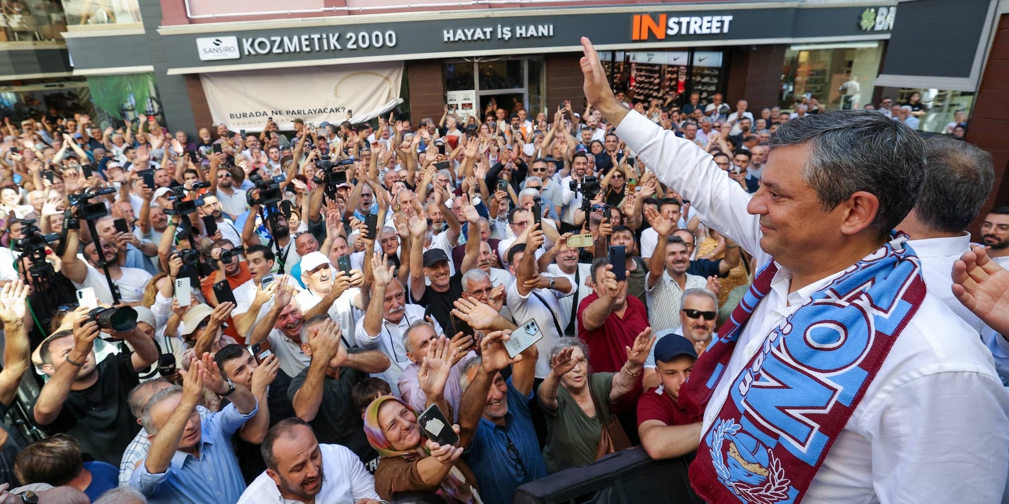YENİ Parti Genel Başkanı Özgür Özel Trabzon'da (Fotoğraf: YENİ Parti web sitesi)