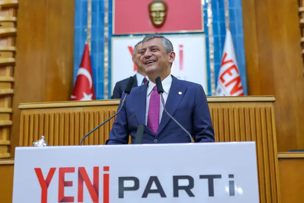 Özgür Özel "AK Parti'nin kara düzenine karşı milletin yeni düzenini kuracağız." (YENİ Parti x hesabı)