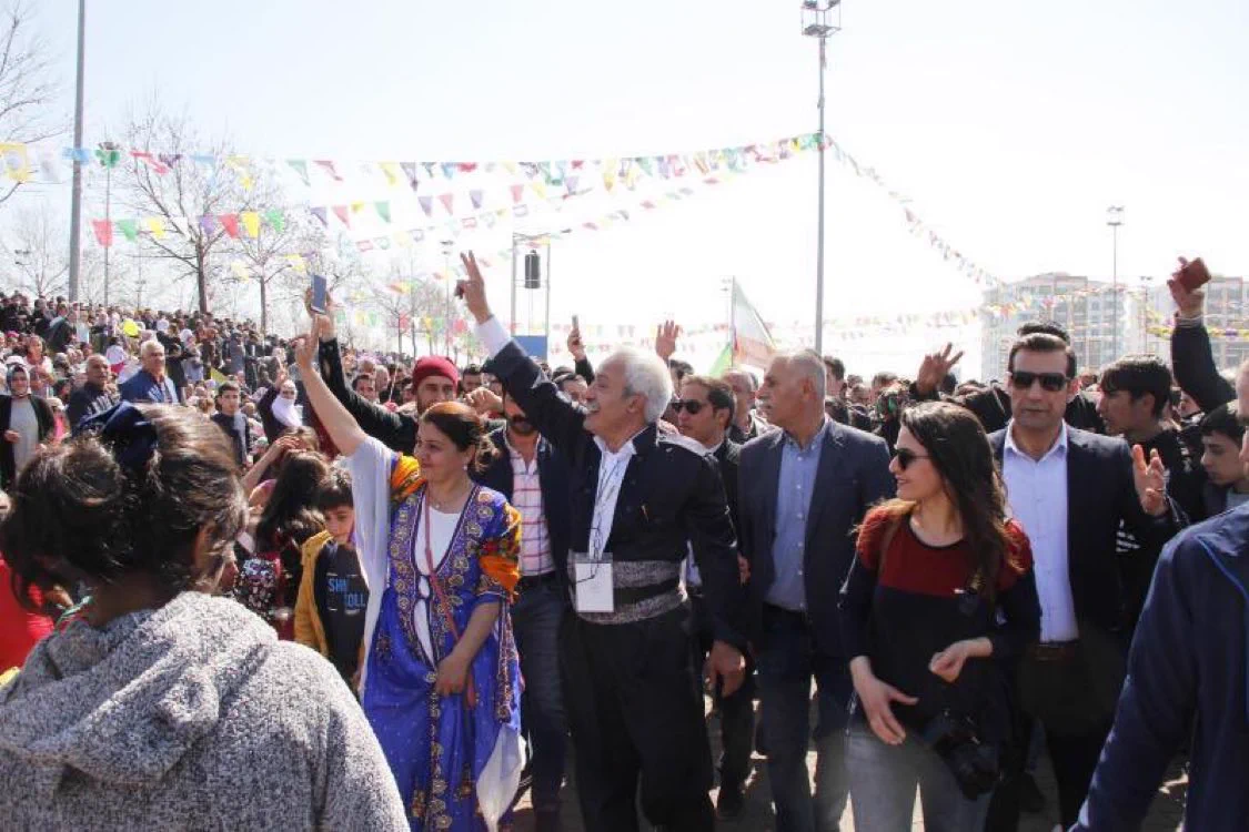 Eski Diyarbakır Büyükşehir Belediyesi Eş Başkanı Selçuk Mızraklı tahliye edildi. (Fotoğraf: Selçuk Mızraklı x hesabı)