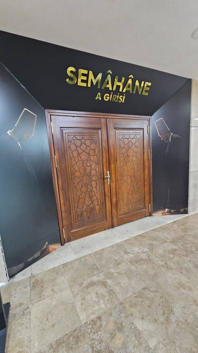 Semahane girişi (Fotoğraf: Aysel Özcan Yetiş)