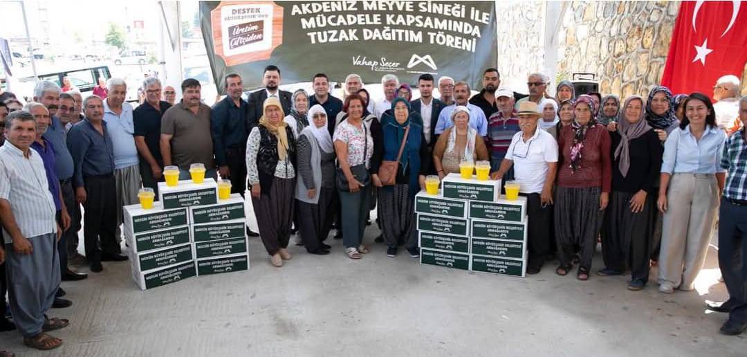 Mersin Büyükşehir Belediyesi Akdeniz Meyve Sineği ile mücadele kapsamında tuzak dağıtım töreni. (Fotoğraf: Şerife Eser)