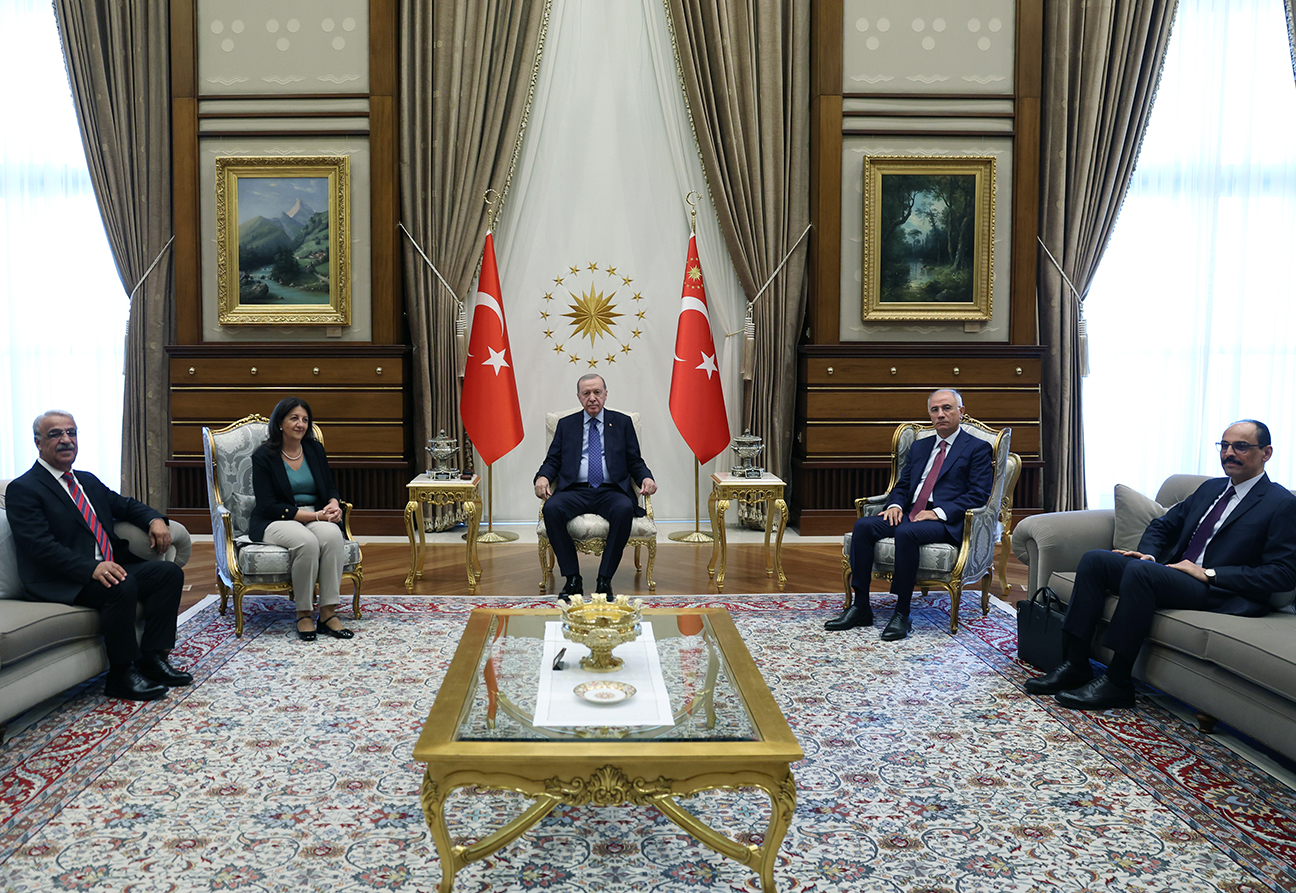 DEM Parti İmralı heyeti Cumhurbaşkanı Erdoğan’la görüştü. (Fotoğraf: TC Cumhurbaşkanlığı sitesi)