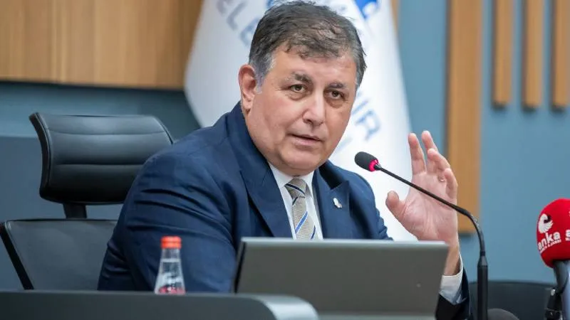 Cemil Tugay görevine bağımsız olarak devam edecek. (Fotoğraf: İzmir Büyükşehir Belediyesi web sitesi)