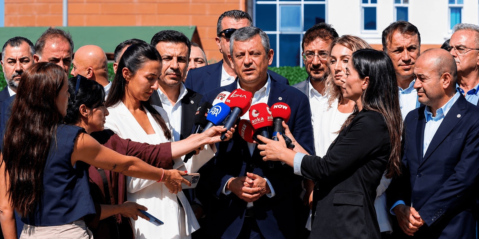 Özel İBB davası duruşmaları hakkında açıklamalarda bulundu. (Fotoğraf: YENİ Parti x hesabı)