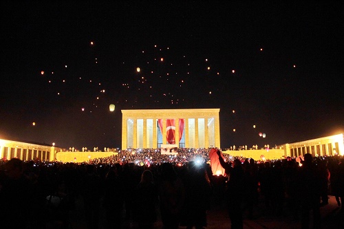 Çanakkale Zaferi’nin 100’üncü yılı etkinlikleri kapsamında, Anıtkabir’de gün boyu etkinlikler gerçekleştirildi. (İHA)